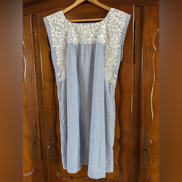 J. Marie Blue/Wht stripe Shift dress with embroidery Size S#802 - Picture 6 of 8